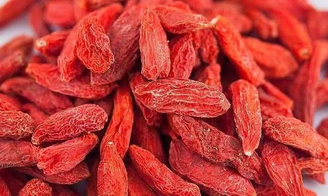 枸杞|再三提醒泡枸杞时,不能放“此物”,小心“引祸上身”