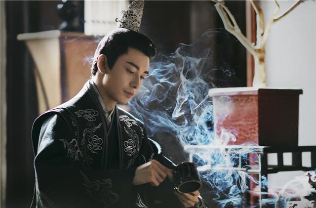 太子与美人细作:东宫的“养蛊”日常