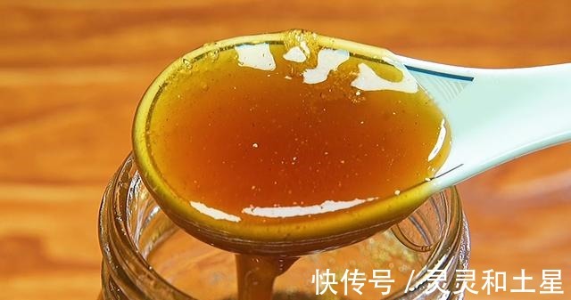冬季农村人不买枇杷膏，多采这个食材，就能熬大一罐，舒心过冬！