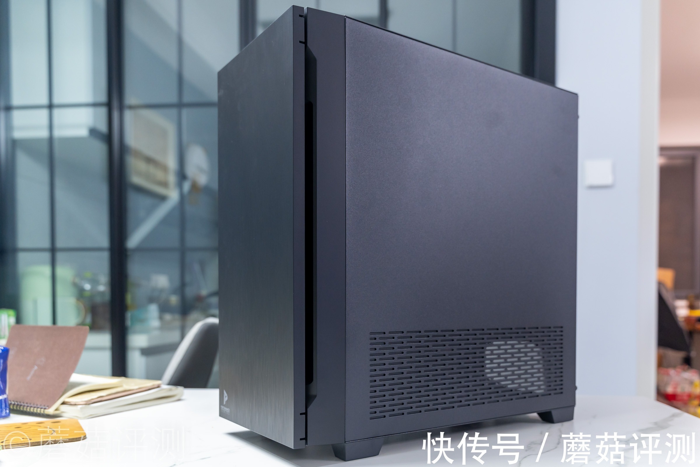 华擎|安静低调，博士小姐姐的选择、安钛克 Antec P10 Flux中塔静音机箱评测