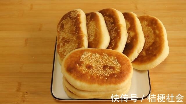 一碗面粉,2个鸡蛋,做孩子爱吃的早餐饼,比面包松软,比馒头香