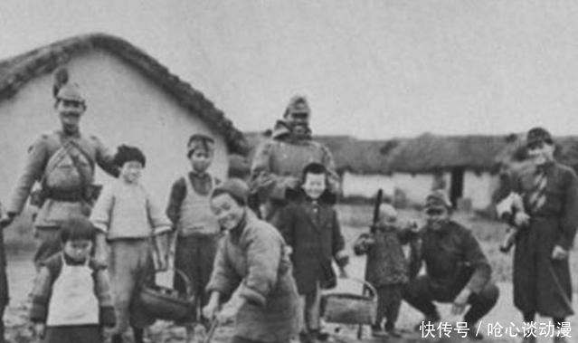 进村|鬼子进村老照片:失去女儿母亲悲痛欲绝,小姑娘的眼神充满绝望!