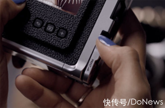 胶片|富士胶片推出更实用的 Instax Mini Evo 拍立得相机