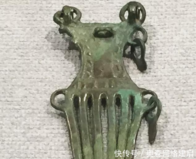 青铜器|鄂尔多斯青铜器博物馆有一只青铜手,经专家揭秘,才知道它的用途