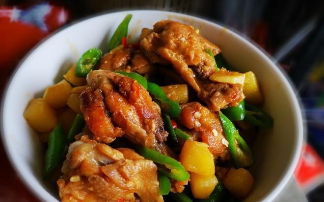 家常鸡肉菜谱,鸡翅根烧土豆,简单美味下饭,一道不错的家常菜