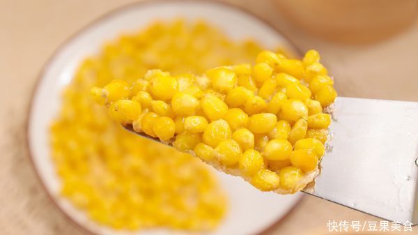 孩子们|1分钟就能搞定的玉米烙饼---孩子们抢着吃