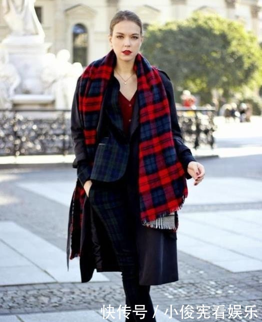天冷了,分享3个优雅时髦的“围巾”搭配,温暖舒适显气质