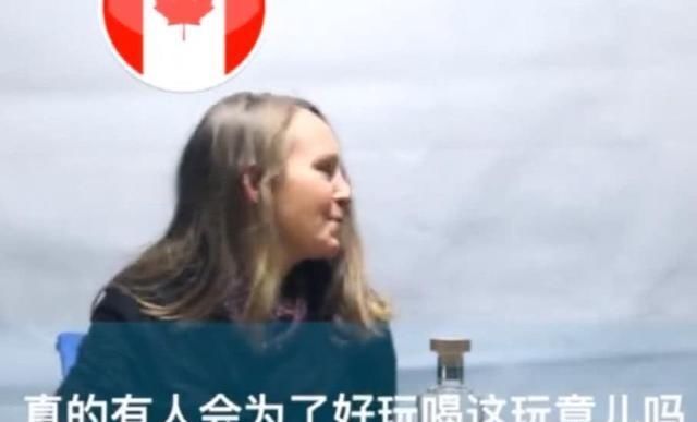 当老外遇上中国白酒,战斗民族喝完瞬间被打败,美国人竖起拇指