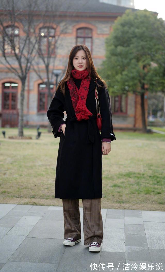 搭配 女人再懒,穿大衣也别配打底裤,瞧下面潮人这样来穿,时尚显高级