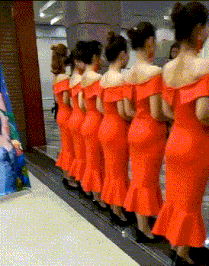 |搞笑GIF:奶奶遛狗一个月,狗狗瘦10斤,奶奶长10斤,原来如此