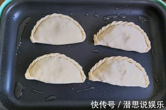 韭菜盒子的家常做法,皮薄馅大而且不出水,香酥又入味,超级解馋