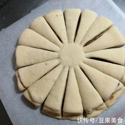 简单易做雪花肉桂面包！全家人都爱