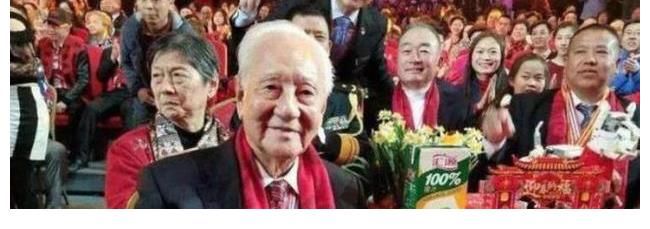 年夜饭|央视春晚为何不对外售票,每年观众席坐得满满,他们是什么身份?