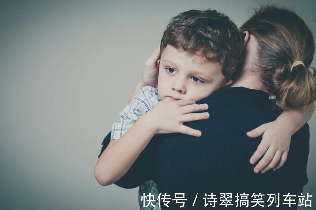 小宝宝|当孩子发脾气时,父母这个动作比“别闹了”更管用