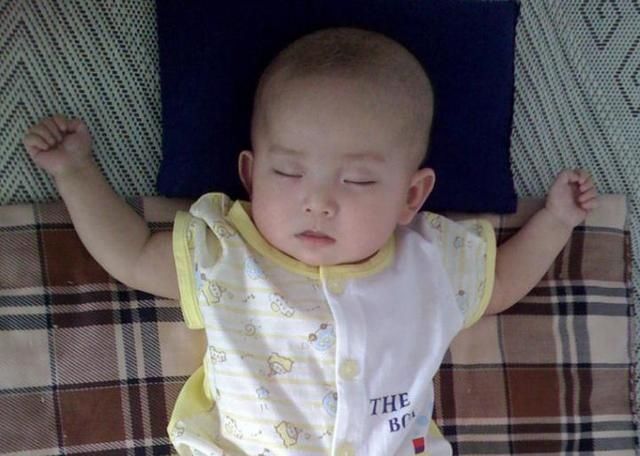 妈妈|6个月是宝宝成长分水岭,妈妈牢记五大养护要点,娃发育快人一步