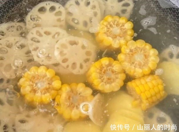  巨费|麻辣香锅这样做，闺蜜三人抱着锅都吃不够，巨费米饭