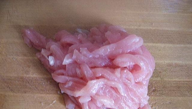猪肉别直接下锅炒,多加这一步,肉质鲜嫩爽滑又入味,一点都不柴