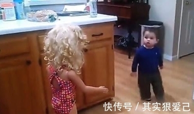 儿子|爸爸哄2岁儿子，称给宝宝买个妹妹，小男孩的反应绝了