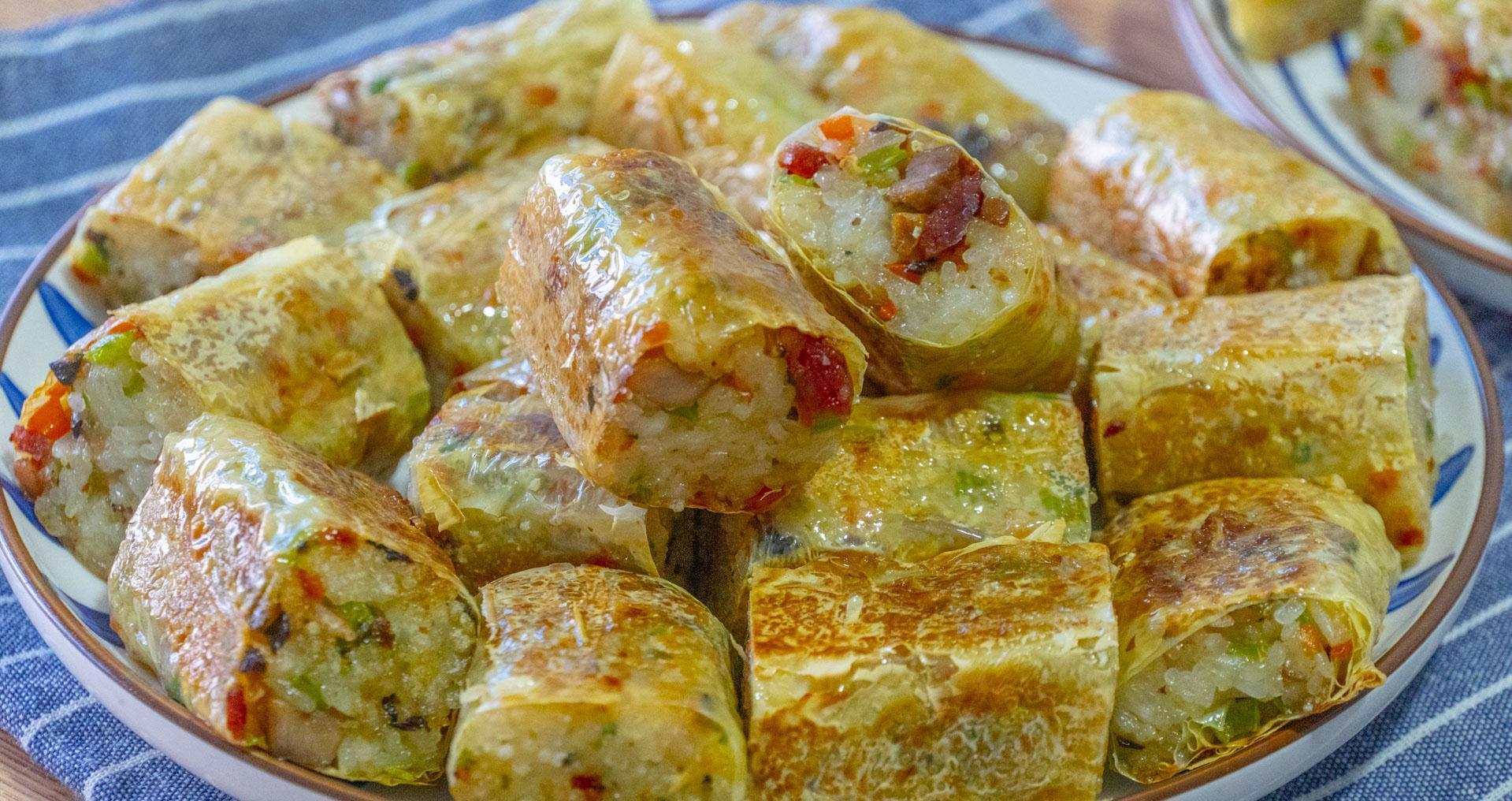 冬天早餐如此做,蒸一蒸卷一卷,软糯又咸香,大雪过后孩子抢着吃