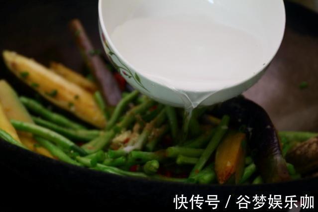 下饭|长豆角烧茄子最好吃的家常做法,软烂入味,非常下饭