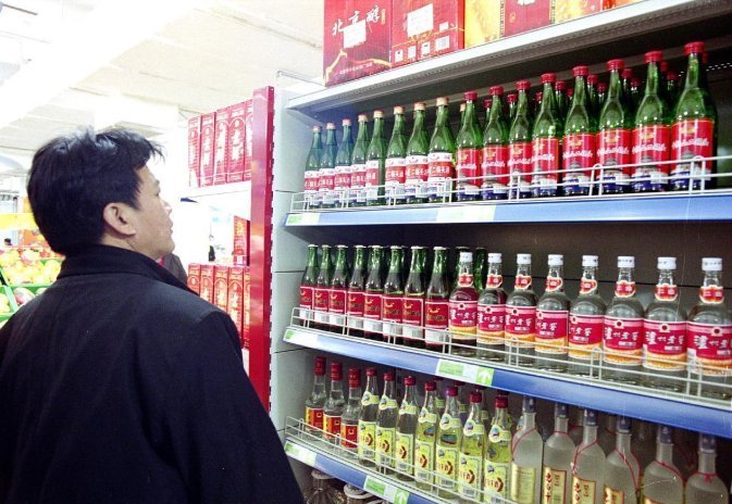 纯粮白酒|买白酒时,无论啥大牌子,只要瓶身有这5个数字,都是酒精勾兑酒