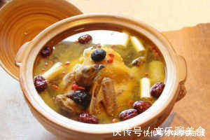 焯水|清炖鸡汤，直接焯水就错了难怪腥气不好喝，大厨这样做才对