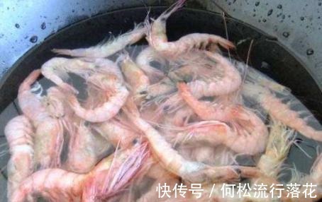 芝麻油|水煮大虾时，到底放盐还是放醋教你3招，又鲜又嫩，没一点腥味！