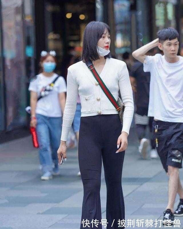 男孩子|不管黑色打底裤的曲线多么好看,让你放松心情,美丽时尚