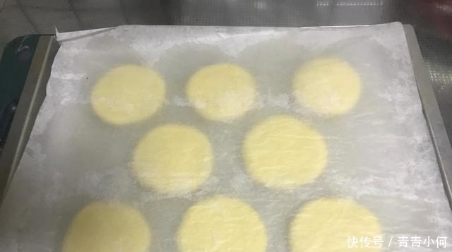 1碗面粉,2个鸡蛋,不加一滴水,松软香甜,比面包还营养好吃