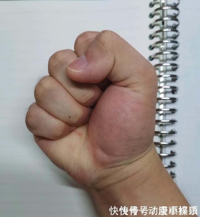 洁厕灵|日本动漫太扯淡,徒手把碳捏成钻石,网友们纷纷玩起了梗