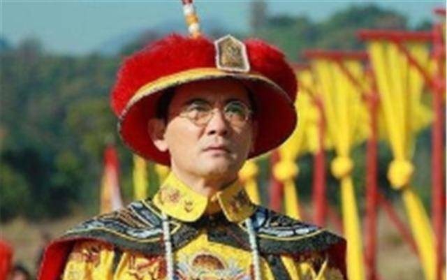 乾隆皇帝|溥仪被赶出皇宫之时,将一物缝在衣服里26年,后来成为顶级国宝