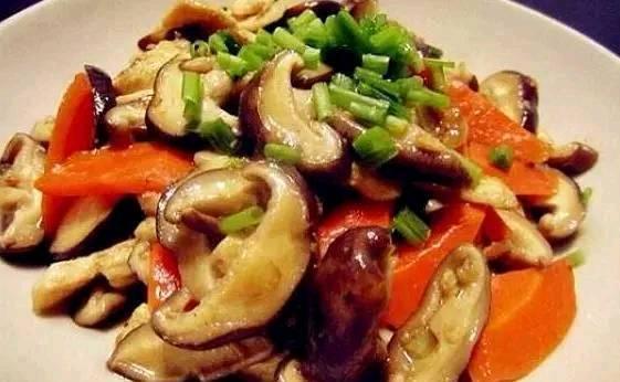 美食推荐爆炒牛肉，香菇肉片，清炒洋葱，青椒炒茄丝的做法