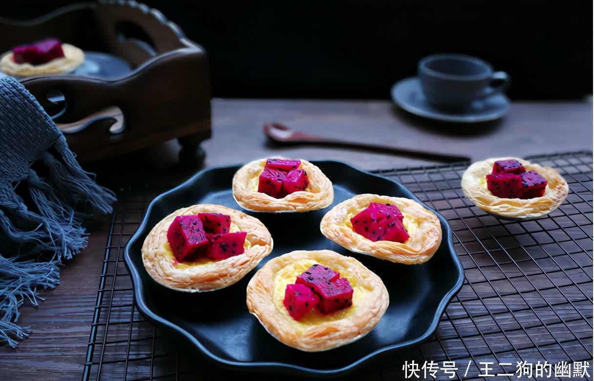做蛋挞的时候加上一个火龙果,不仅颜值高,味道也很好