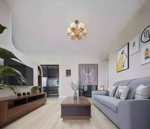 白色谷仓门|88㎡小蜗居!装出三室两厅的效果,衣帽间阳台真棒