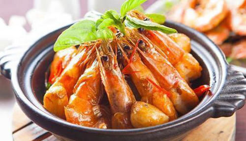 美食优选：清蒸鲜虾，红烧荷兰豆日本豆腐，蒜蓉粉丝蒸大虾，苹果鸡蛋