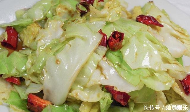 好吃|为啥饭店炒的包菜这么好吃?原来是后厨大师傅往里加了一勺“它”