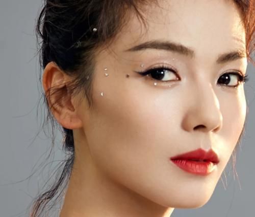 20岁的女生如果有这几个特征，看起来会很显老，就算占一个也会