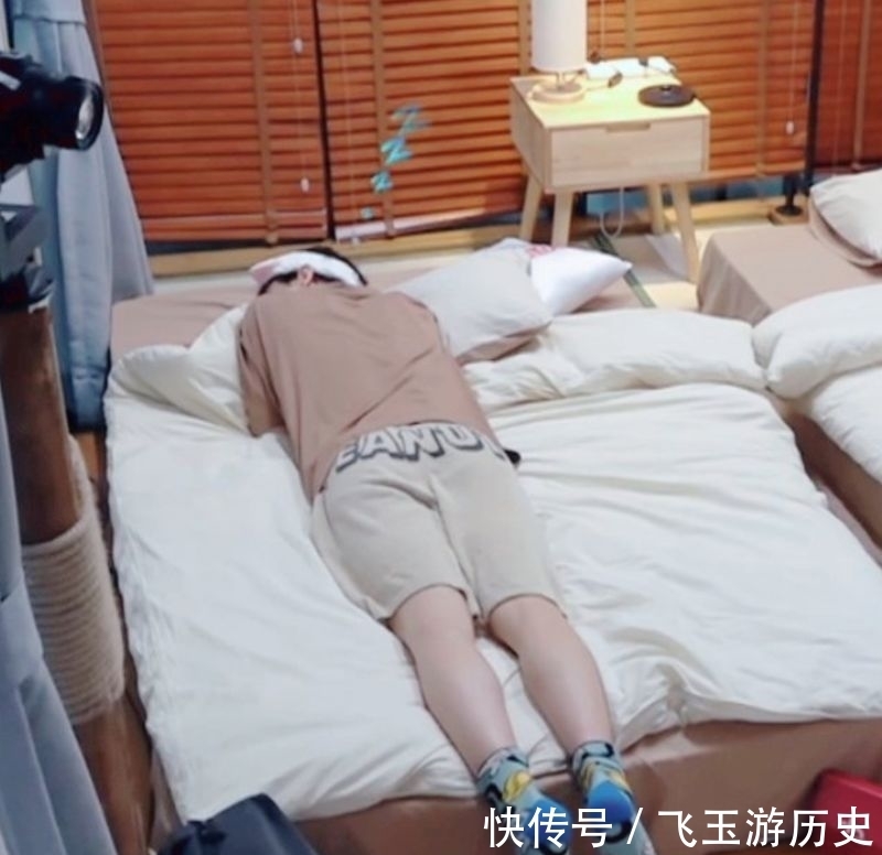 隔壁|选秀联动！利路修李汶翰在线拆姜滨招牌！直接将《青春有你》改名