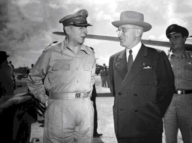 永远|永远无法重拍的瞬间,视察高炮阵地的彭老总,梅兰芳赴朝劳军演“贵妃醉酒”