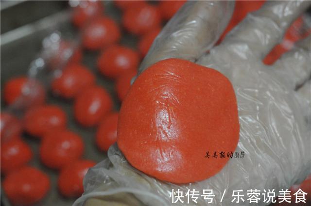 今年火爆的''好事发生''月饼，你也试试吧，月饼艳丽，只需一招