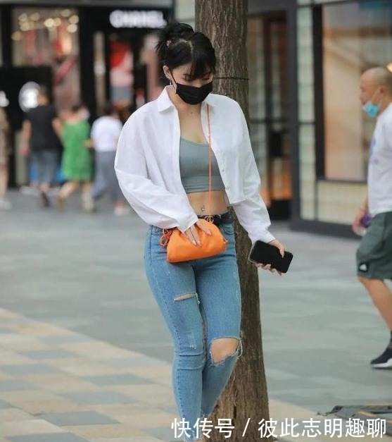 修身|腿粗怎么办?选择修身的破洞牛仔裤,时髦洋气显身材