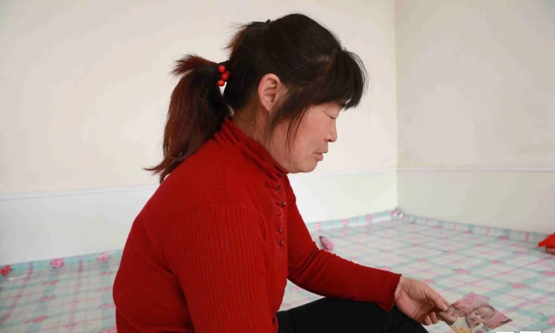 6岁男童成“玻璃人”,不敢玩不敢交朋友,向奶奶哭诉:我好孤独