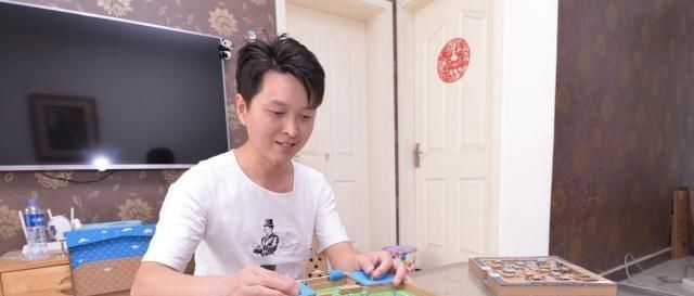 打造|吸粉无数全职爸爸为女儿打造“玩具帝国”,家里变成游乐园