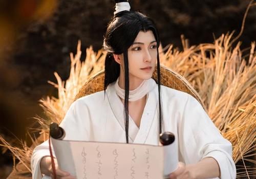 花怜牛车|《天官赐福》花怜牛车cos，谢怜的气质很温柔，沈辞的花城好看