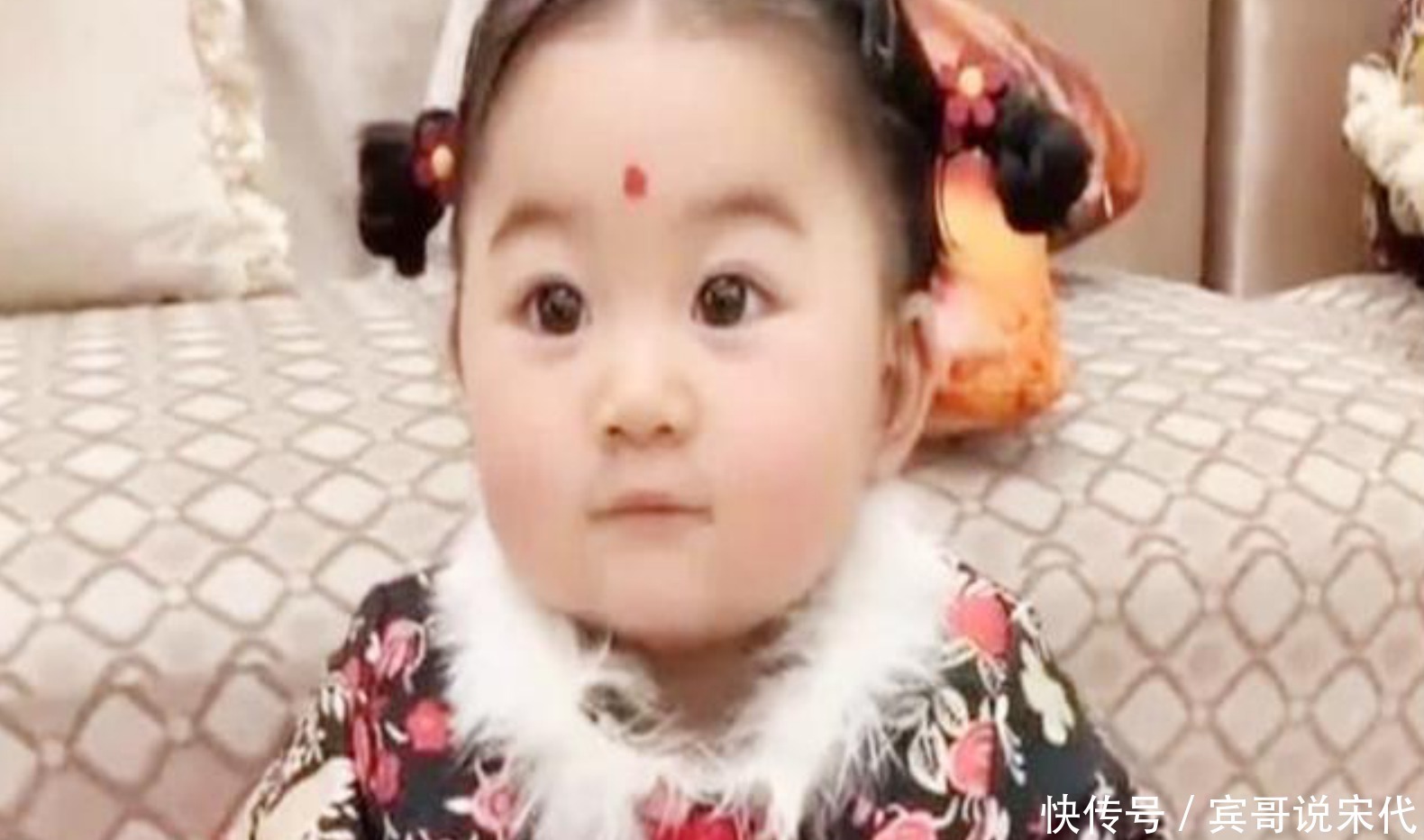 老人|5岁闺女被送到奶奶家，接娃时爸妈哭笑不得，网友：喜庆福娃