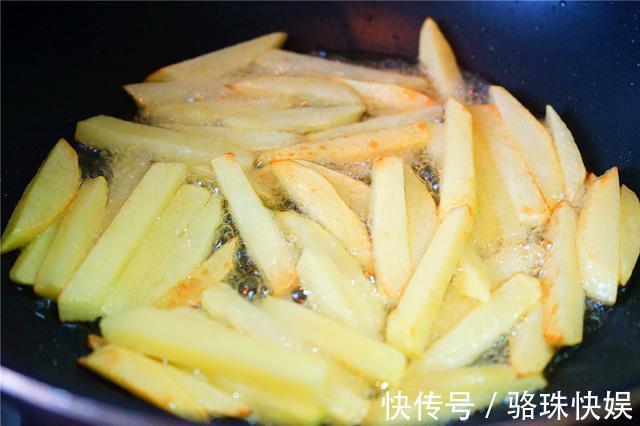 豆角|土豆烧豆角,炸得酥而不焦,口感咸香适度,这几步学会上桌就抢光