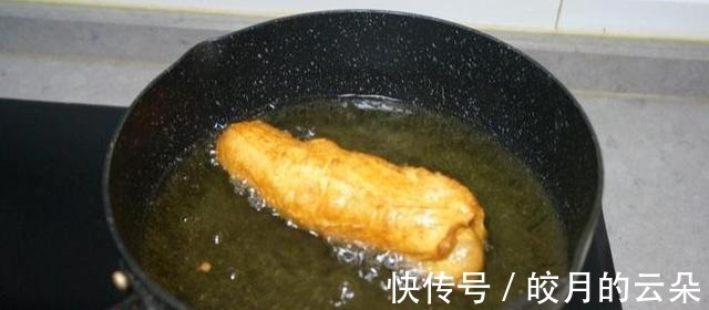 绝招儿教给您,学会自制鸡蛋灌油条!