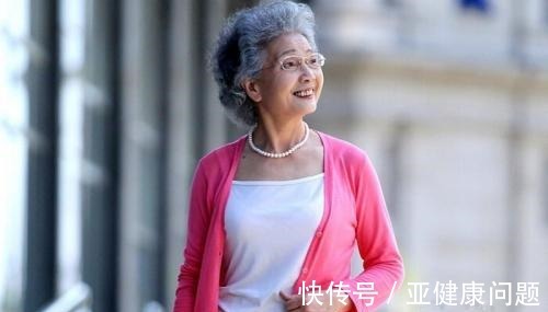 白发 老年人白发多不想染发,什么发型减龄试试蓬松洋气的小卷发型吧!