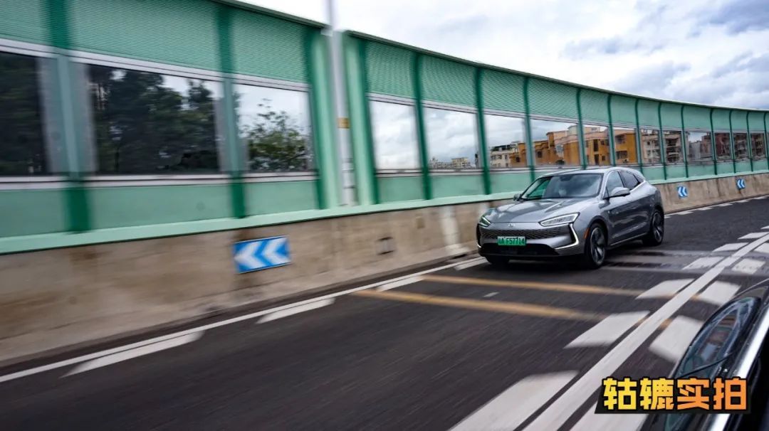 赛力斯|轱辘实拍赛力斯SF5，顶着华为头衔容易吸引更多人买车？