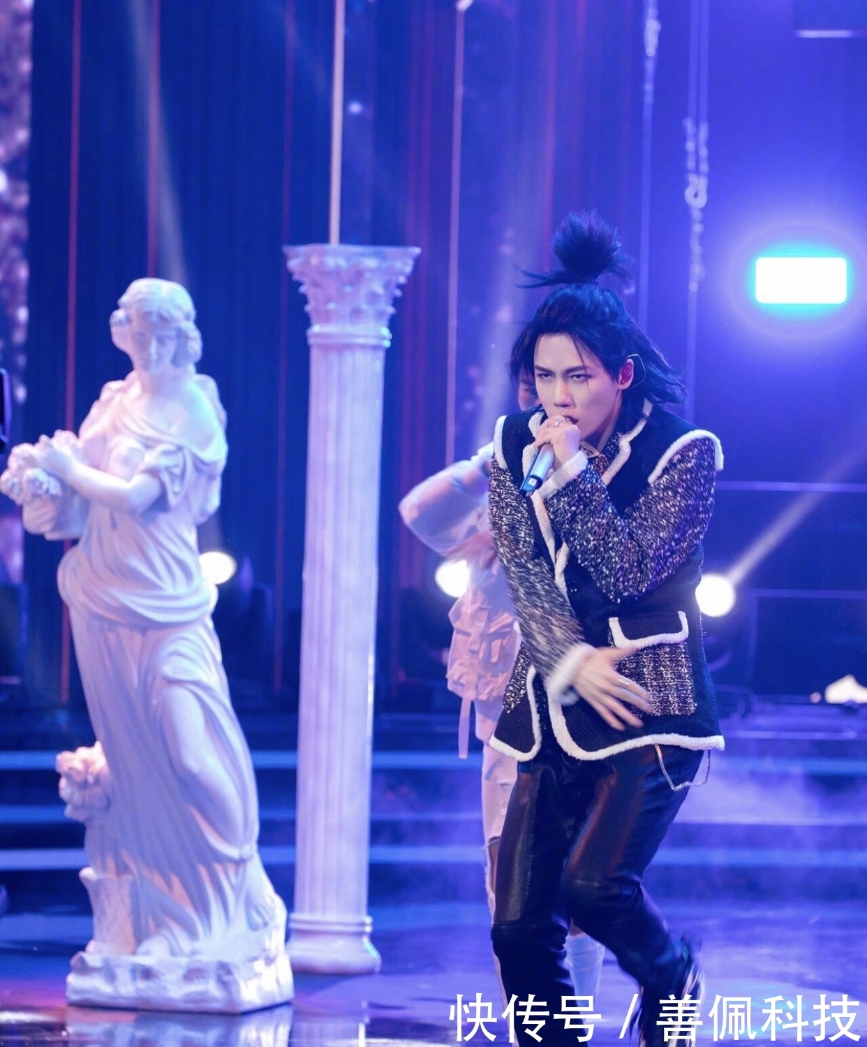 劉維模仿王一博《無(wú)感》舞臺(tái),網(wǎng)友:很認(rèn)真地在模仿,沒(méi)有在搞笑